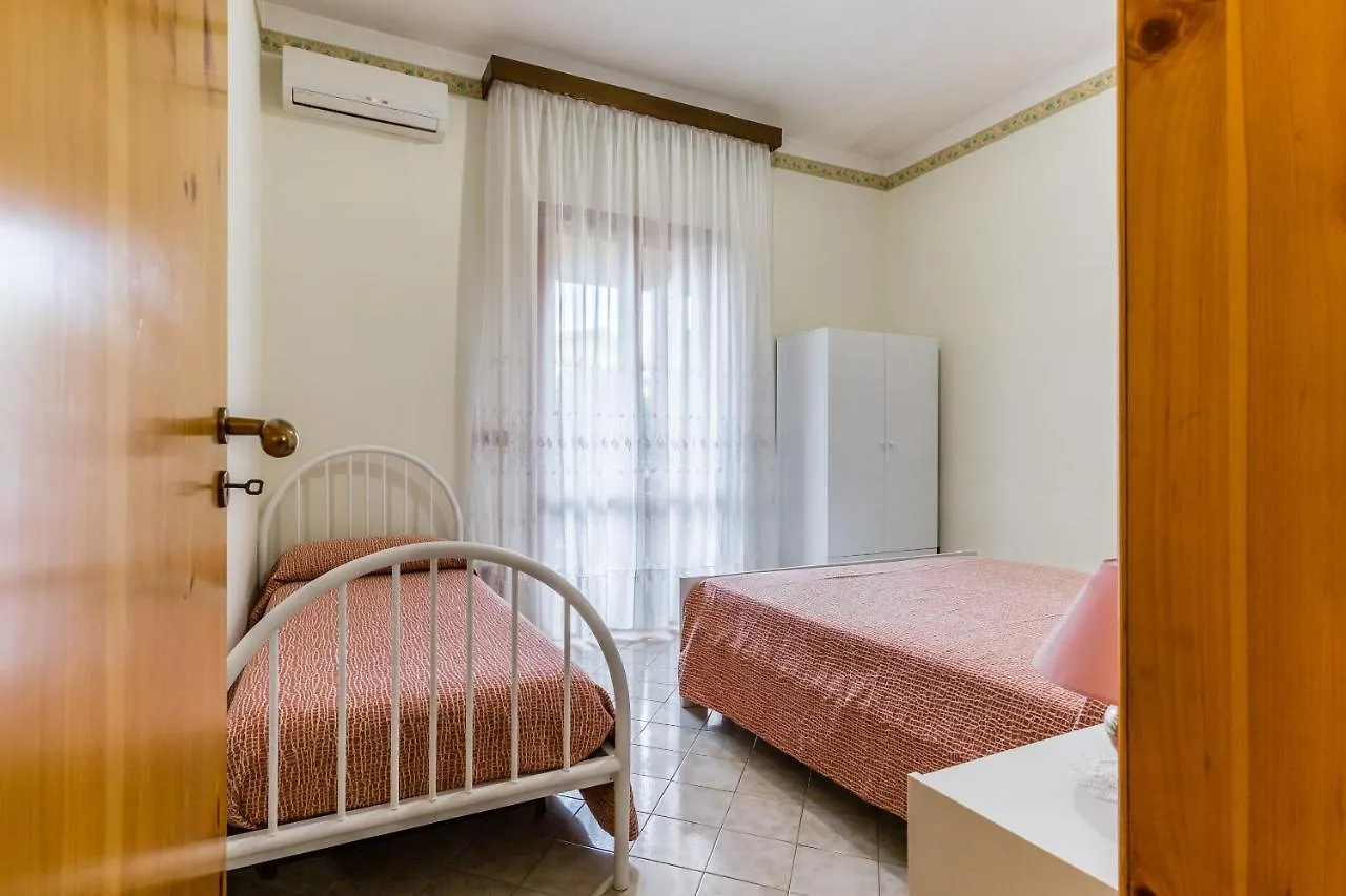 Yellow-House 100 Meters From The Sandy Beach Avola