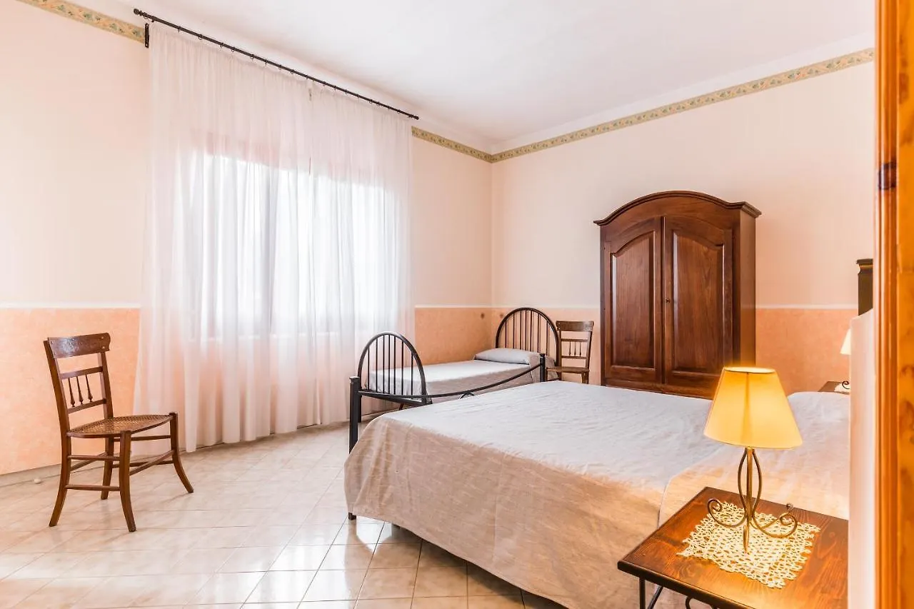 Dom wakacyjny Yellow-House 100 Meters From The Sandy Beach Avola