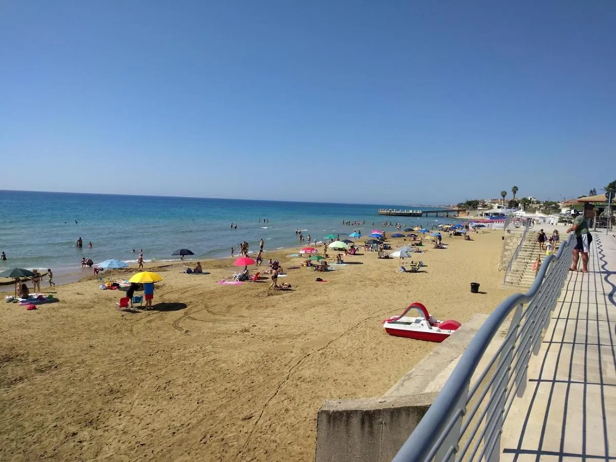 Yellow-House 100 Meters From The Sandy Beach Avola