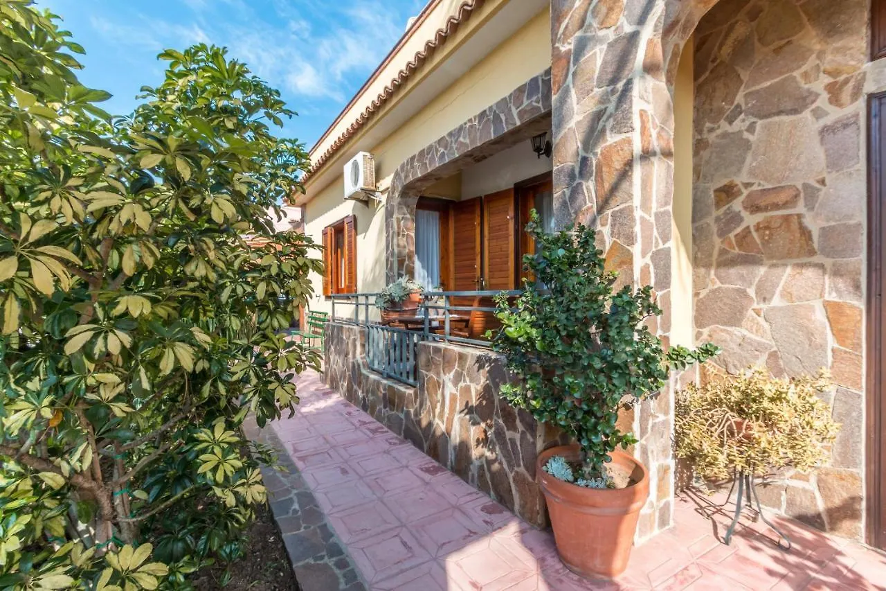 Yellow-House 100 Meters From The Sandy Beach Avola Dom wakacyjny